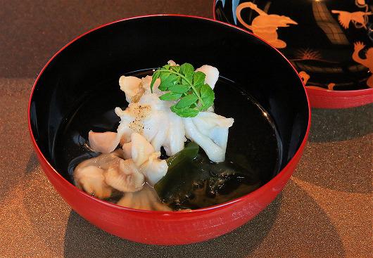 はまぐり葛打 黒米餅椀　～ ３月の御椀 ～