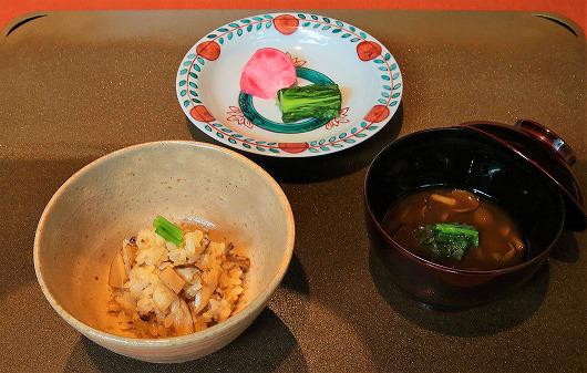 国産松茸御飯　～ 松茸料理の方の食事 ～