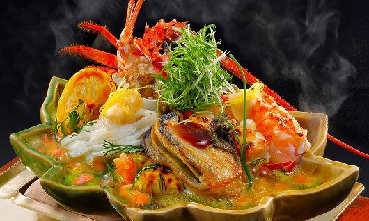岩牡蠣と三陸鮎魚女と伊勢海老のサフラン香草スープ　～ ６月の吟味特撰 ～