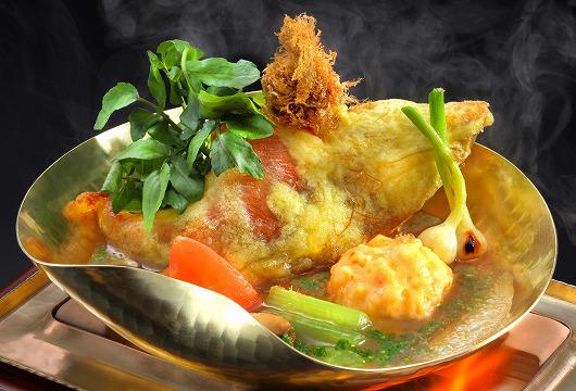 ふかひれのサフランフリット 新玉葱スープ仕立て　～ ５月の吟味特撰 ～